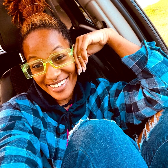 🎉Transparency Is Green🎉 - Picture 1 of 3